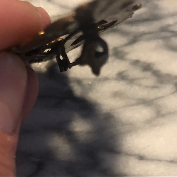 𝅺vtg Brass Filigree Red Crystal Brooch 1.9” - Picture 3 of 4